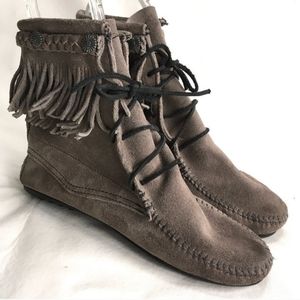 Minnetonka Tramper grey suede moccasin boot